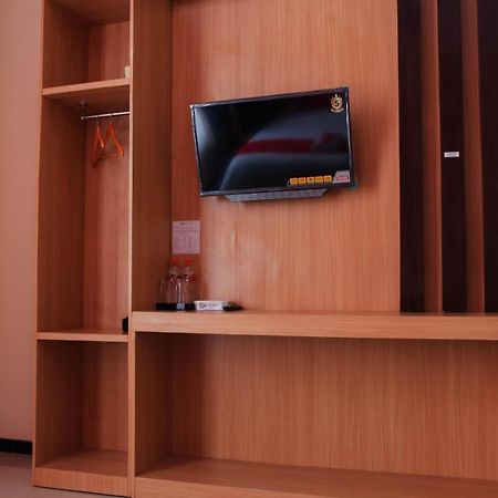 D'Shario Hotel Kepanjen Malang Exteriör bild