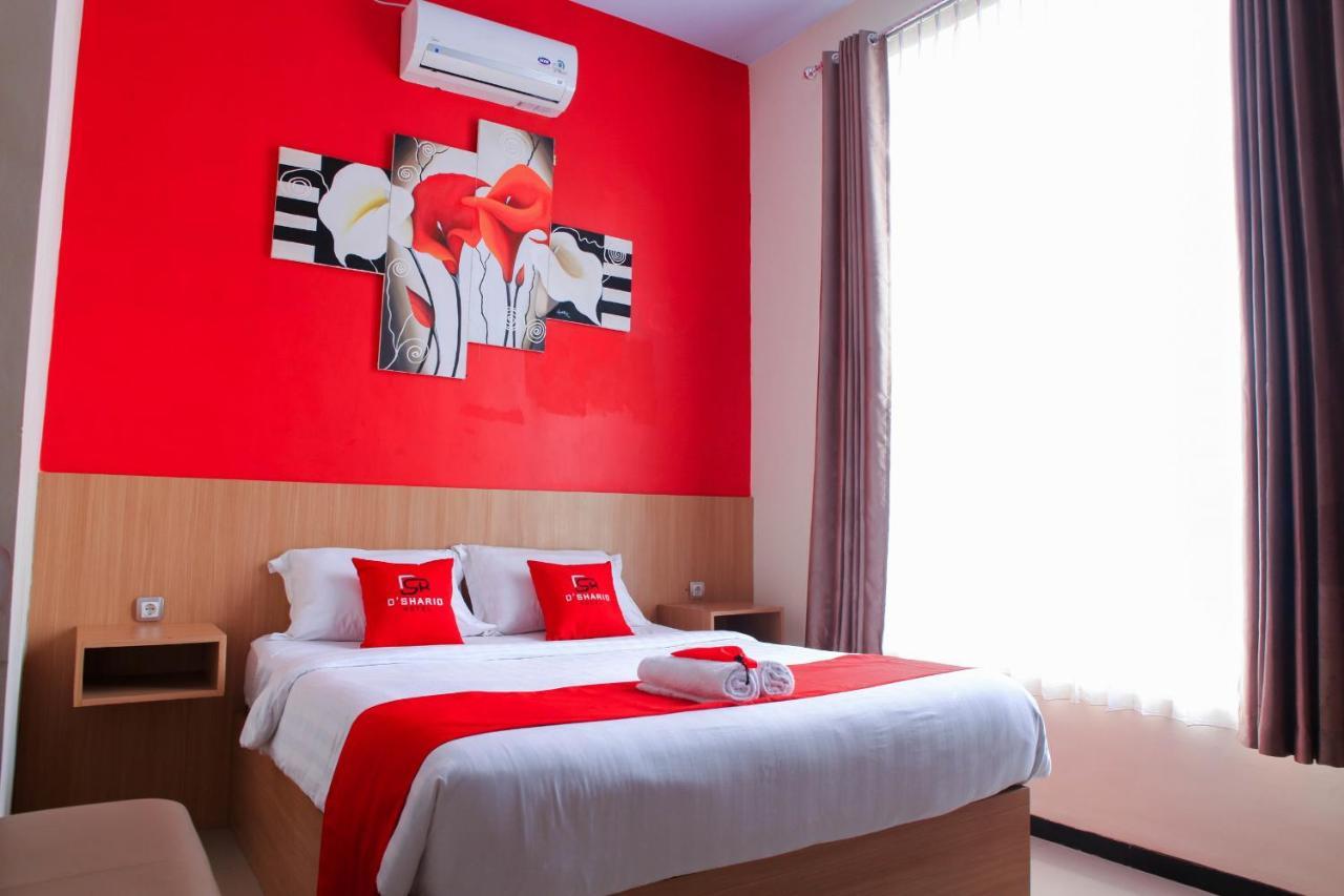 D'Shario Hotel Kepanjen Malang Exteriör bild