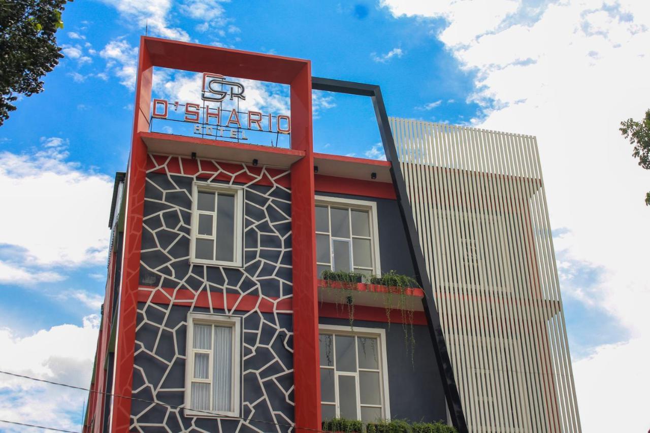 D'Shario Hotel Kepanjen Malang Exteriör bild
