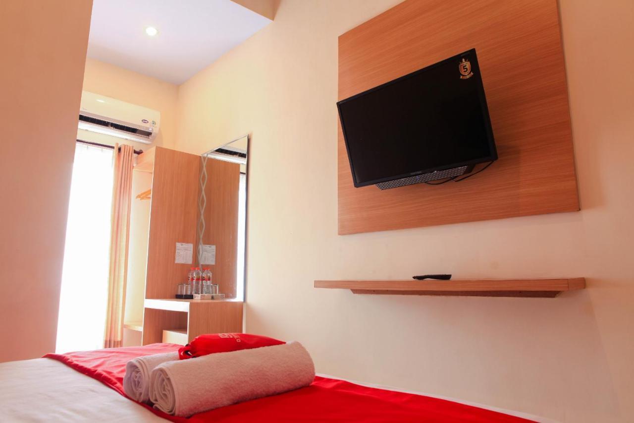 D'Shario Hotel Kepanjen Malang Exteriör bild