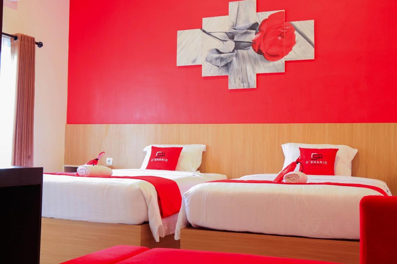 D'Shario Hotel Kepanjen Malang Exteriör bild