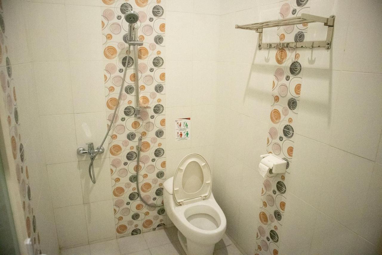 D'Shario Hotel Kepanjen Malang Exteriör bild